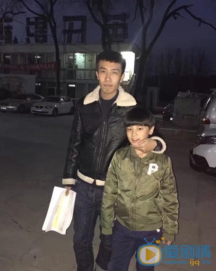 彭艺博与人合照 彭艺博高清写真_彭艺博高清剧照