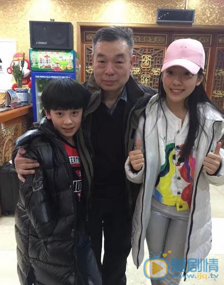 彭艺博与人合照 彭艺博高清写真_彭艺博高清剧照