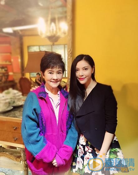 姚星竹与人合照 姚星竹高清写真_姚星竹高清剧照