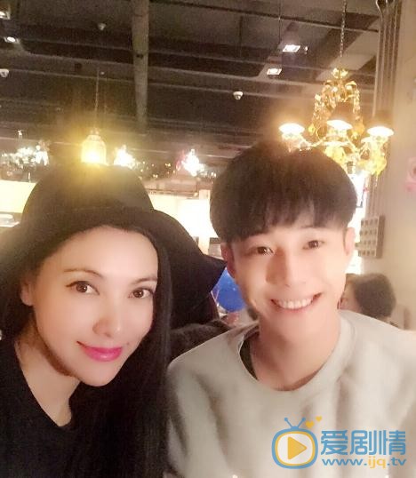姚星竹与人合照 姚星竹高清写真_姚星竹高清剧照