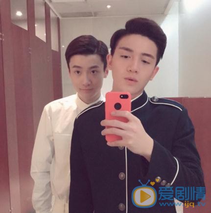 陈博豪与人合照 陈博豪高清写真_陈博豪高清剧照