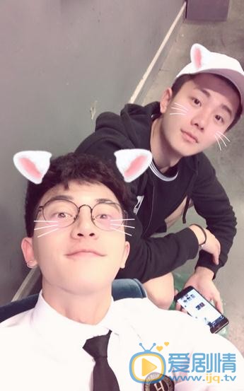 陈博豪与人合照 陈博豪高清写真_陈博豪高清剧照