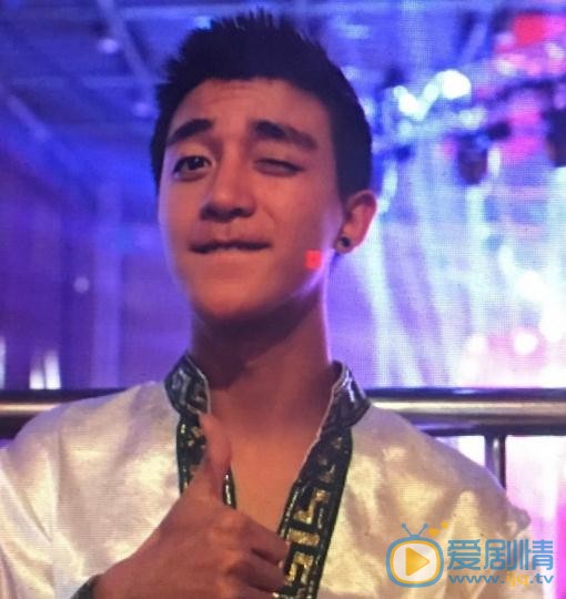 陈博豪与人合照 陈博豪高清写真_陈博豪高清剧照