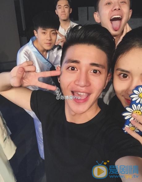 陈博豪与人合照 陈博豪高清写真_陈博豪高清剧照