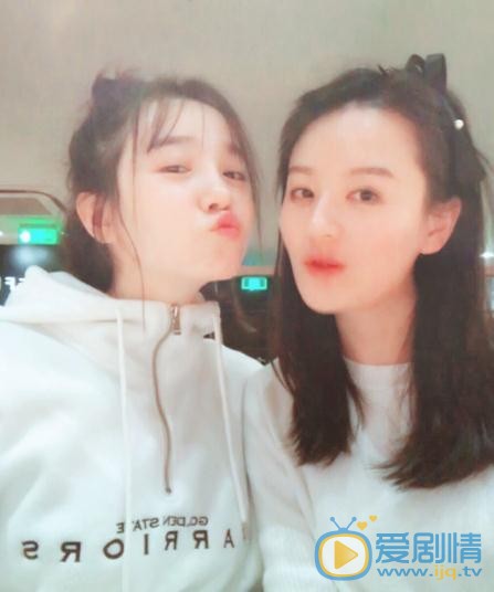 陈小纭和朋友合照 陈小纭高清写真_陈小纭高清剧照
