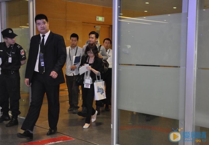 马国明机场路透照 马国明高清写真_马国明高清剧照