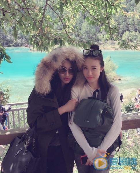 王秀竹与人合照 王秀竹高清写真_王秀竹高清剧照