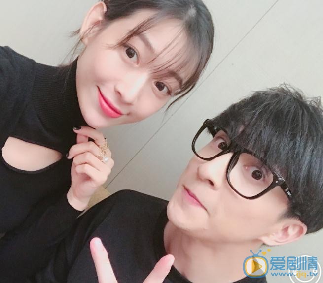 温雅与人合照 温雅高清写真_温雅高清剧照
