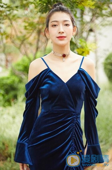 温雅绿色写真 温雅高清写真_温雅高清剧照