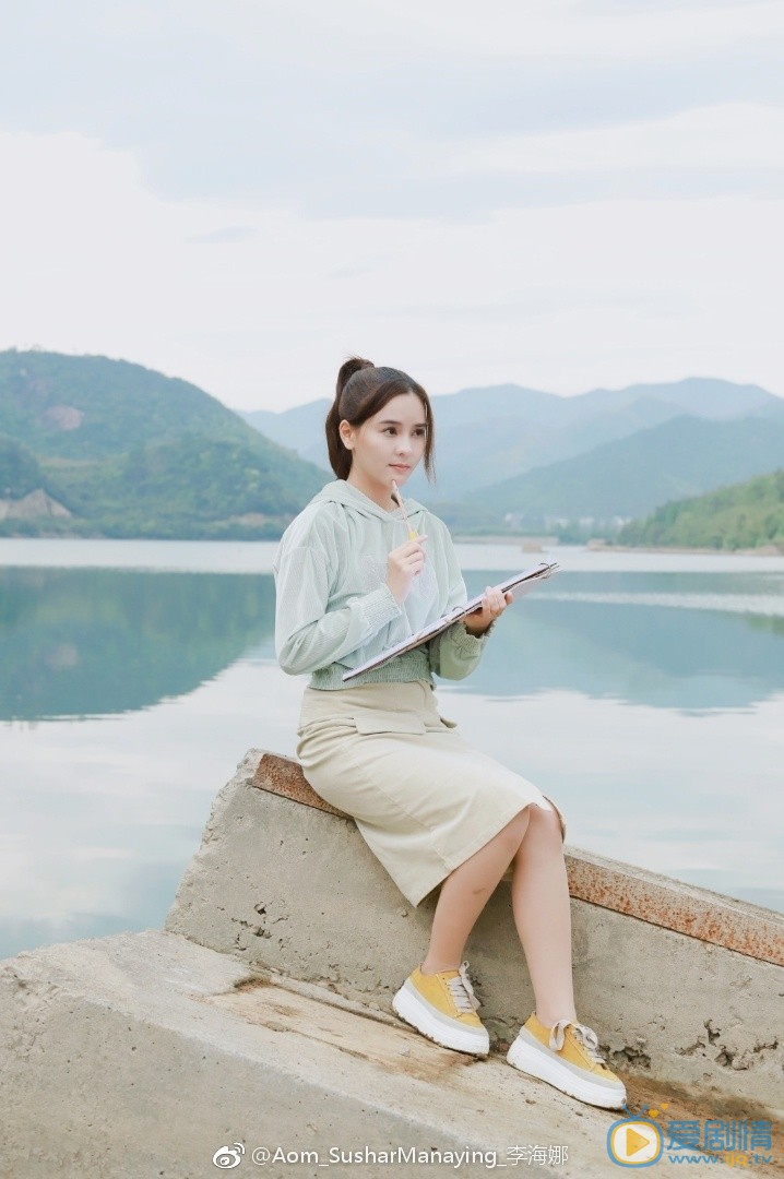 李海娜清纯街拍 李海娜高清写真_李海娜高清剧照