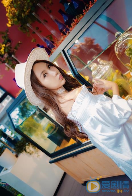陈思娜夏日街拍照 陈思娜高清写真_陈思娜高清剧照