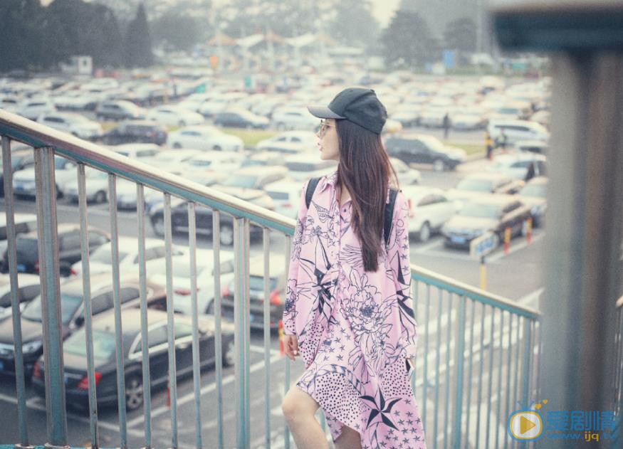 陈思娜夏日街拍照 陈思娜高清写真_陈思娜高清剧照