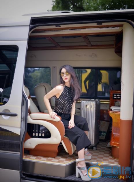 陈思娜夏日街拍照 陈思娜高清写真_陈思娜高清剧照