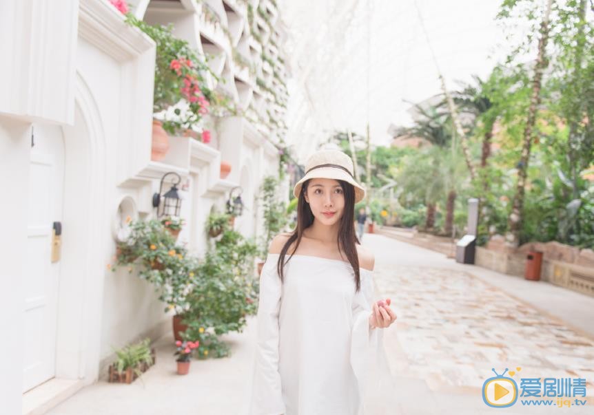 陈思娜夏日街拍照 陈思娜高清写真_陈思娜高清剧照