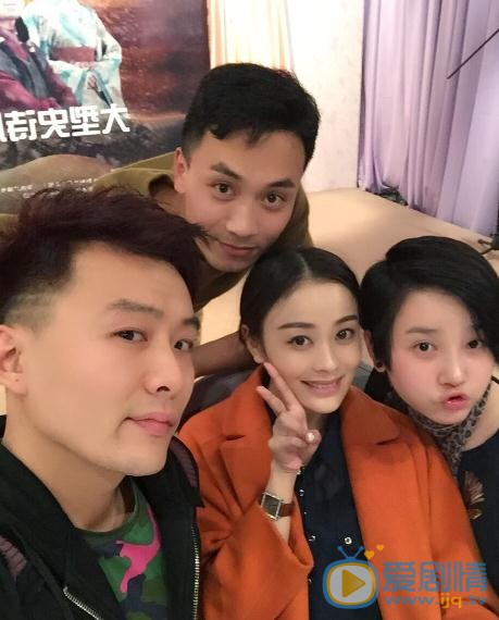 张一鸾与人合照 张一鸾高清写真_张一鸾高清剧照