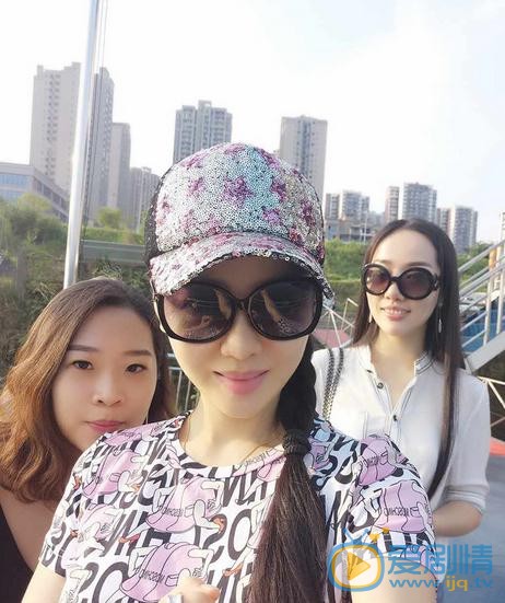 姚文婷与人合照 姚文婷高清写真_姚文婷高清剧照