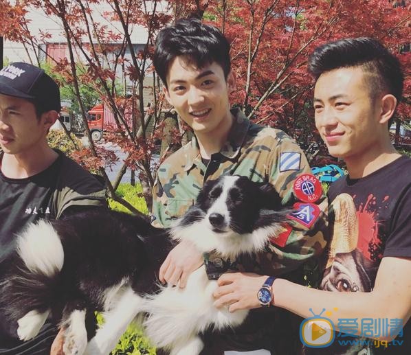 刘瑜峰与人合照 刘瑜峰高清写真_刘瑜峰高清剧照