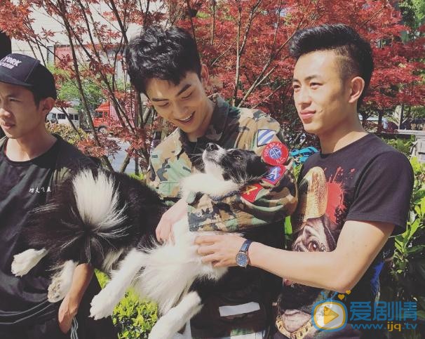 刘瑜峰与人合照 刘瑜峰高清写真_刘瑜峰高清剧照