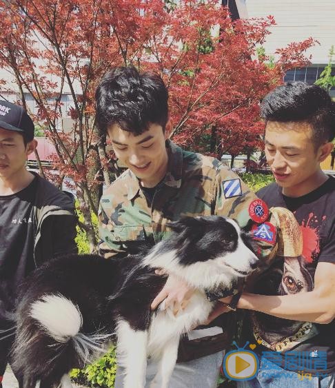 刘瑜峰与人合照 刘瑜峰高清写真_刘瑜峰高清剧照