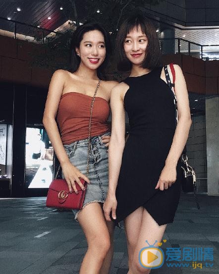 仇佩佩与人合照 仇佩佩高清写真_仇佩佩高清剧照