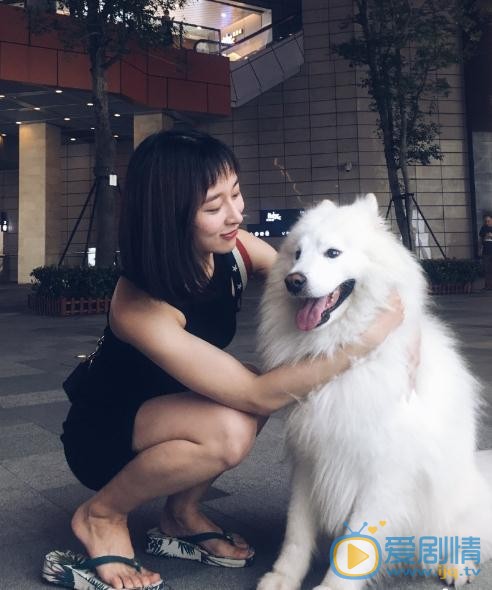 仇佩佩与人合照 仇佩佩高清写真_仇佩佩高清剧照