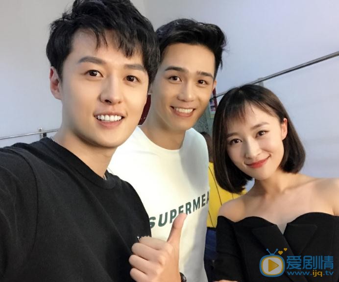 仇佩佩与人合照 仇佩佩高清写真_仇佩佩高清剧照