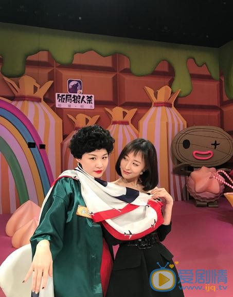仇佩佩与人合照 仇佩佩高清写真_仇佩佩高清剧照