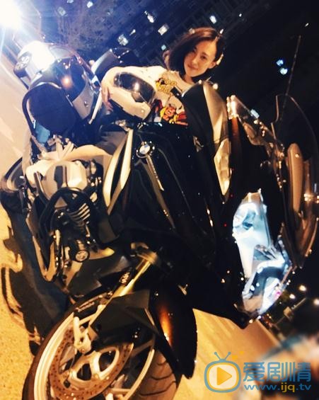 仇佩佩与人合照 仇佩佩高清写真_仇佩佩高清剧照