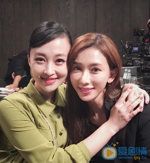 仇佩佩与人合照 仇佩佩高清写真_仇佩佩高清剧照