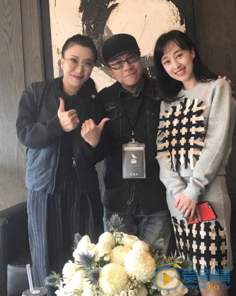 仇佩佩与人合照 仇佩佩高清写真_仇佩佩高清剧照