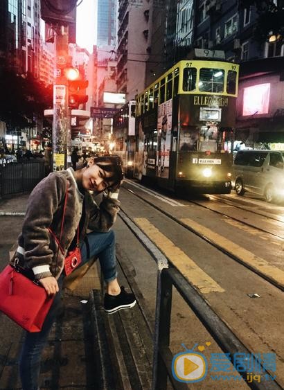 仇佩佩与人合照 仇佩佩高清写真_仇佩佩高清剧照