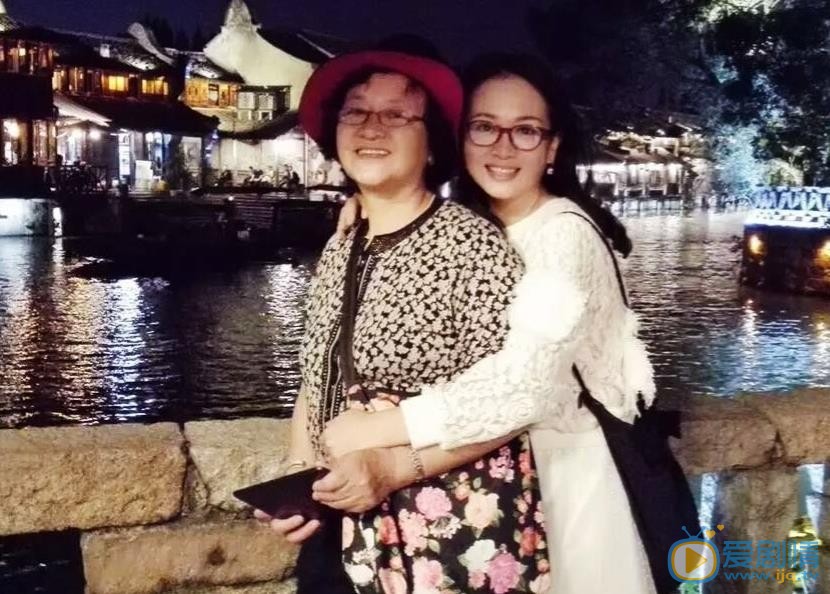 涓子家人合照 涓子高清写真_涓子高清剧照