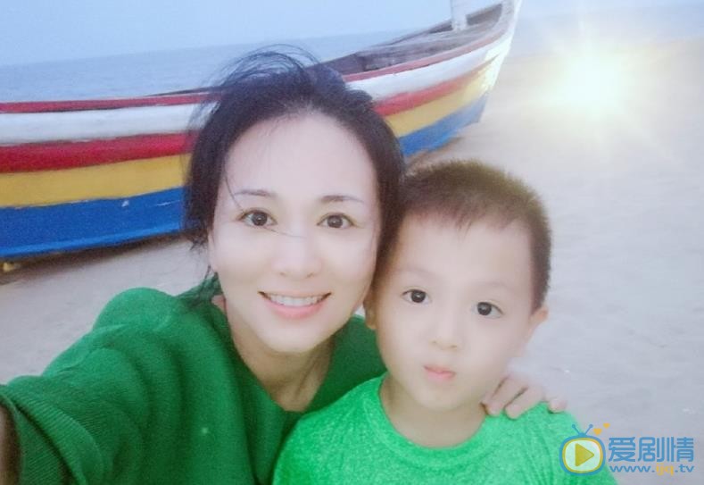 涓子家人合照 涓子高清写真_涓子高清剧照