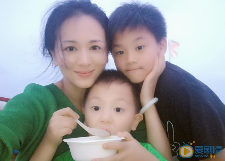 涓子家人合照 涓子高清写真_涓子高清剧照