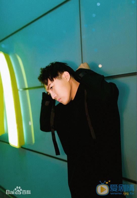 张承阳街拍大片 张承阳高清写真_张承阳高清剧照