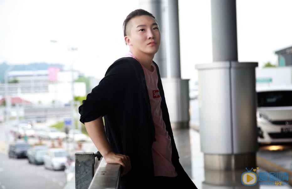 张承阳街拍大片 张承阳高清写真_张承阳高清剧照