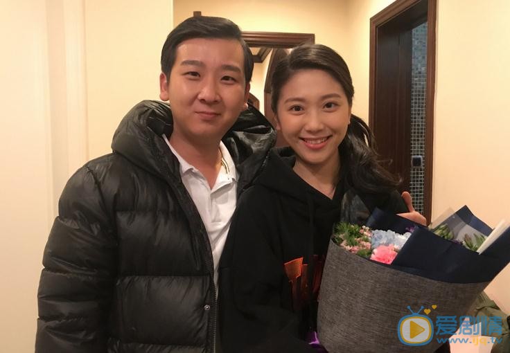 王妍言与人合照 王妍言高清写真_王妍言高清剧照