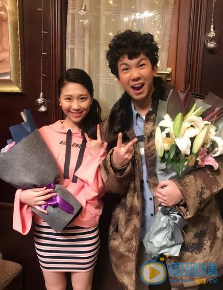 王妍言与人合照 王妍言高清写真_王妍言高清剧照