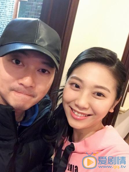 王妍言与人合照 王妍言高清写真_王妍言高清剧照