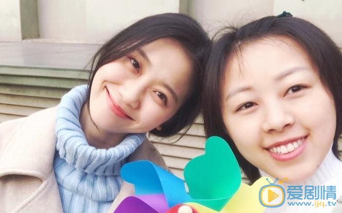 王妍言与人合照 王妍言高清写真_王妍言高清剧照