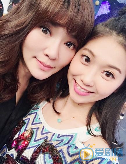 王妍言与人合照 王妍言高清写真_王妍言高清剧照