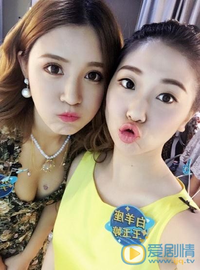王妍言与人合照 王妍言高清写真_王妍言高清剧照