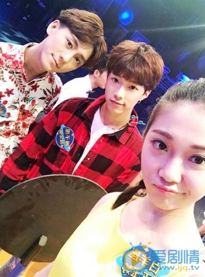 王妍言与人合照 王妍言高清写真_王妍言高清剧照