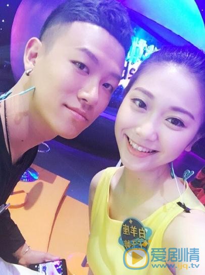 王妍言与人合照 王妍言高清写真_王妍言高清剧照