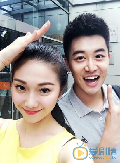 王妍言与人合照 王妍言高清写真_王妍言高清剧照