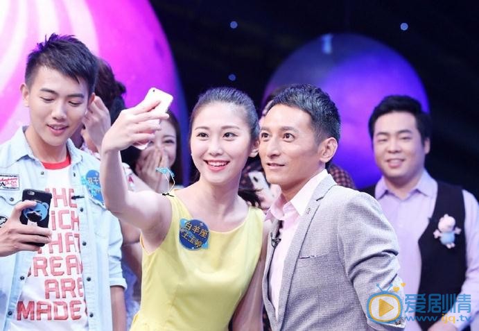 王妍言与人合照 王妍言高清写真_王妍言高清剧照