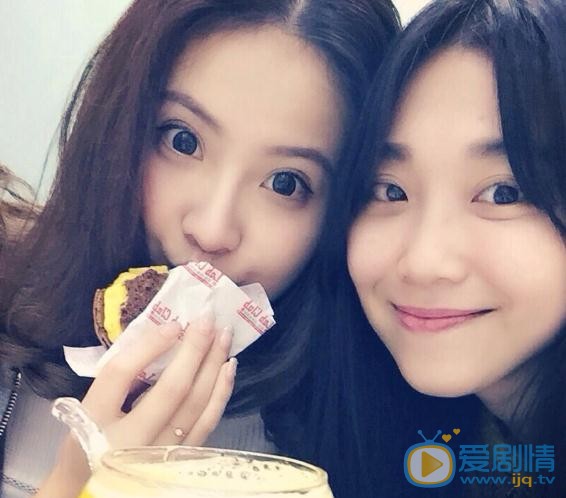 王妍言与人合照 王妍言高清写真_王妍言高清剧照