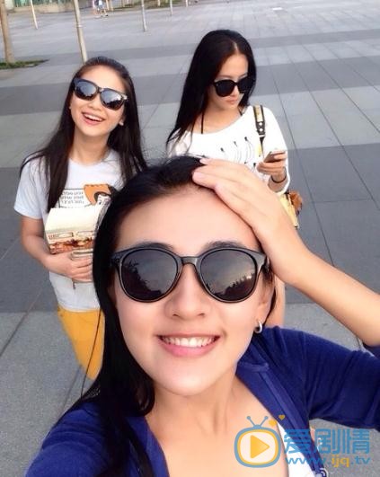 王妍言与人合照 王妍言高清写真_王妍言高清剧照