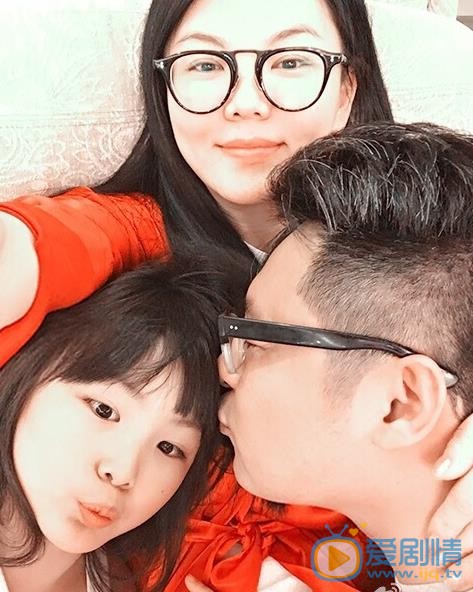 李湘全家福 李湘高清写真_李湘高清剧照