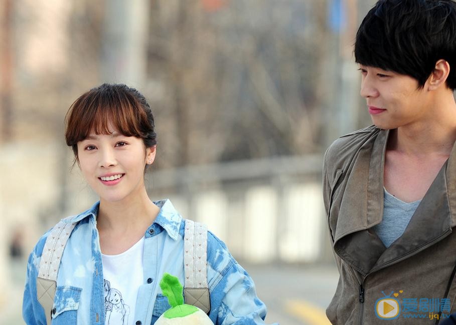 韩志旼《屋塔房王世子》剧照 韩志旼高清写真_韩志旼高清剧照